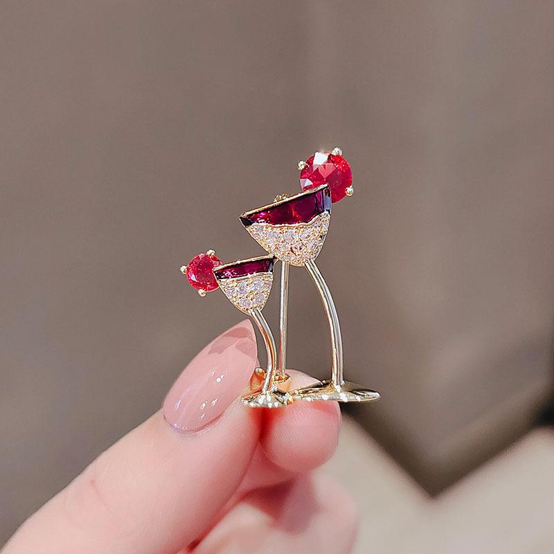 Personalized Red Wine Glass Brooch High-end Design Sense Anti-glare Brooch Fixed Neckline Clothing Accessories Small Ornaments