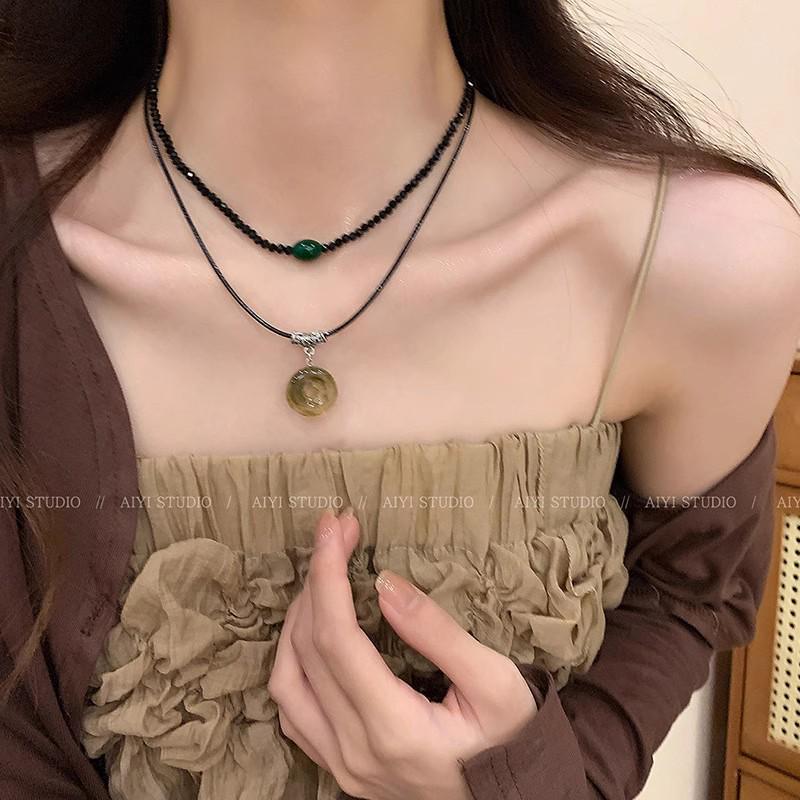 Retro Chinese Tassel Necklace: Unique Ethnic Style Women's High-End Clavicle Chain.
