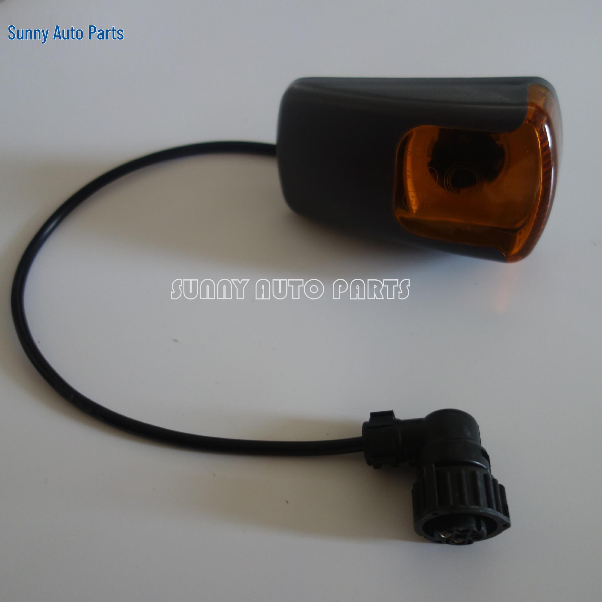 

Mercedes-Benz AXOR Side Marker Signal Light for European Trucks (Part No. 9408200221) 9408200221