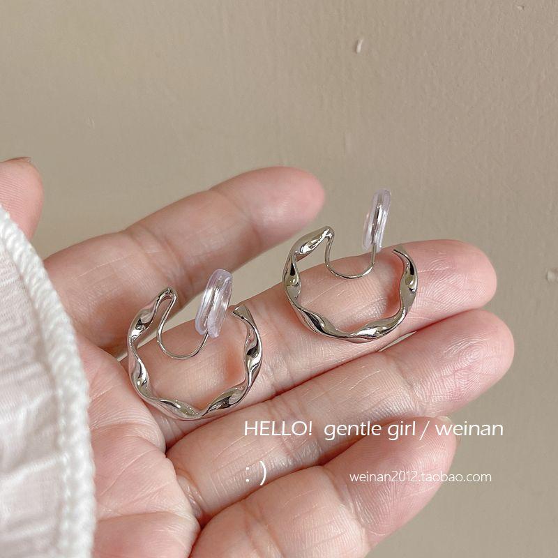 

Твист Твист С-кольцо Маленький размер Спираль от комаров Клипса для ушей Высококлассное чувство Нишевый Простой Атмосферный Универсальный Модный Женские Серьги A pair of silver mosquito coil ear clips