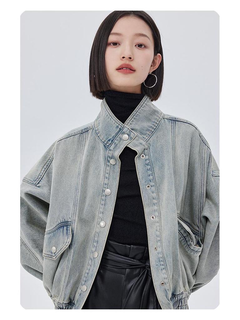 Retro Hong Kong Style Stand Collar Lapel Denim Jacket for Petite, New Early Spring Trend, Loose Fit, Distressed, and Slimming.