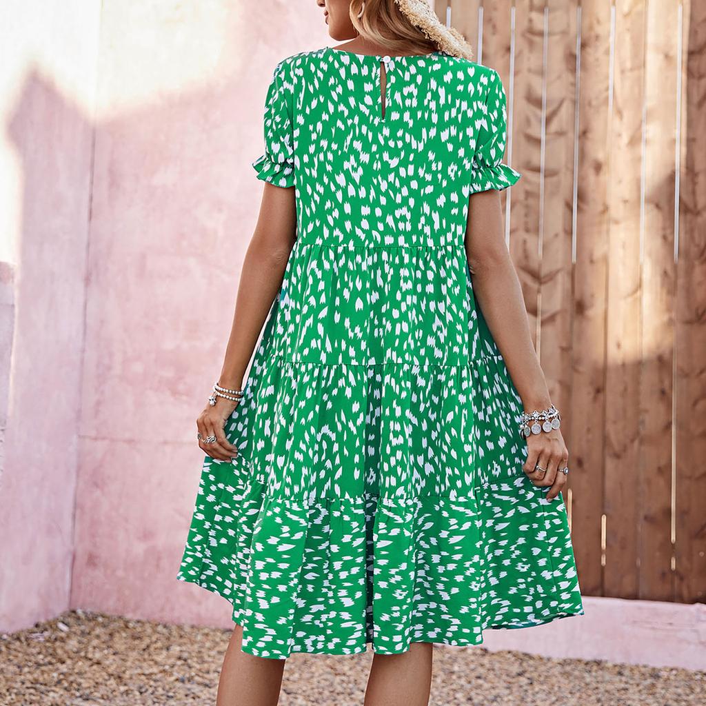 Sommermode für Damen mit V-Ausschnitt und gepunkteter Taille