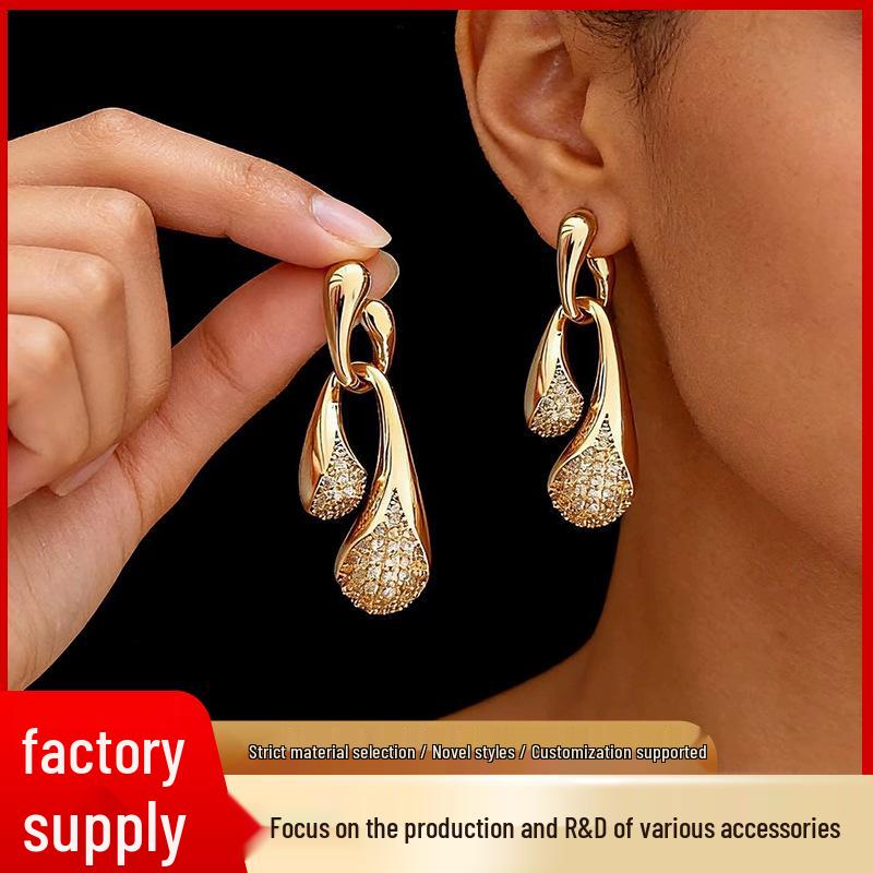 Luxury Gold Alloy Rhinestone Water Drop Earrings - Elegant, Versatile Dangles золотой