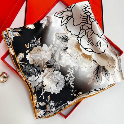 Foulard di Seta Femminilità Floreale Quattro Stagioni Versatile Foulard Quadrato di Seta di Gelso Sciarpa Multifunzionale Leggera di Lusso Elegante