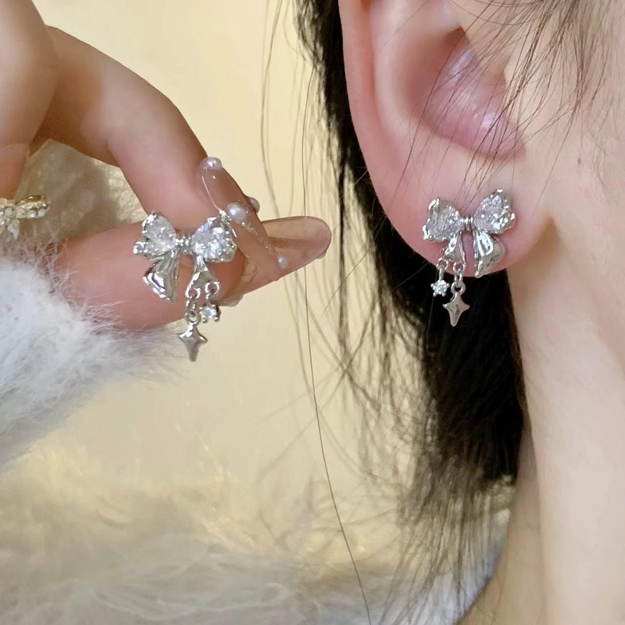 

Корейские серьги-кисточки из серебра 925 пробы с бантом и нишевым дизайном