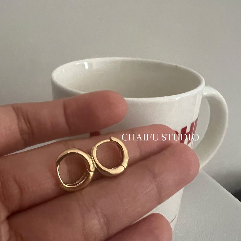 

Chai Fu Studio/E430 European and American Retro Simplicity Easiest for Match C- Shaped Ruched Texture Small Earrings Ear Clip Ear Studs C Golden small size pair