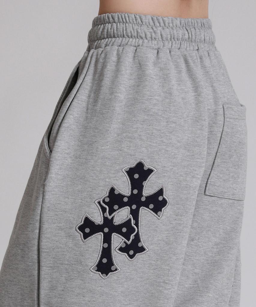 LIKE THE MOST Dot Twin Cross Applique Training Pants_Gray