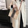 Die Tasche aus Canvas-Material, der Riemen aus PU-Material liegen angenehm in der Hand, die allgemeine Classicdirt Resis