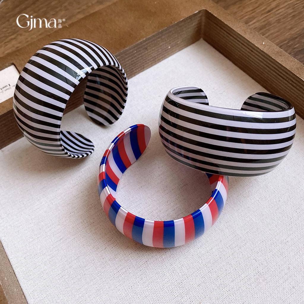European and American Exaggerated Acrylic Striped Wide Version Open Bracelet Design Sense Bracelet Temperament Simple Jewelry