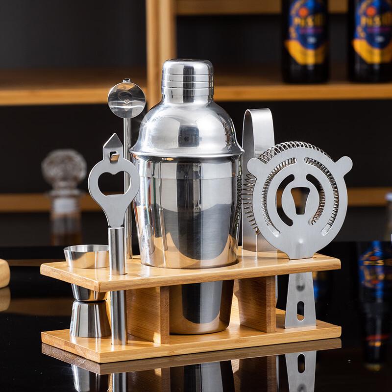 

Cocktail Shaker Set