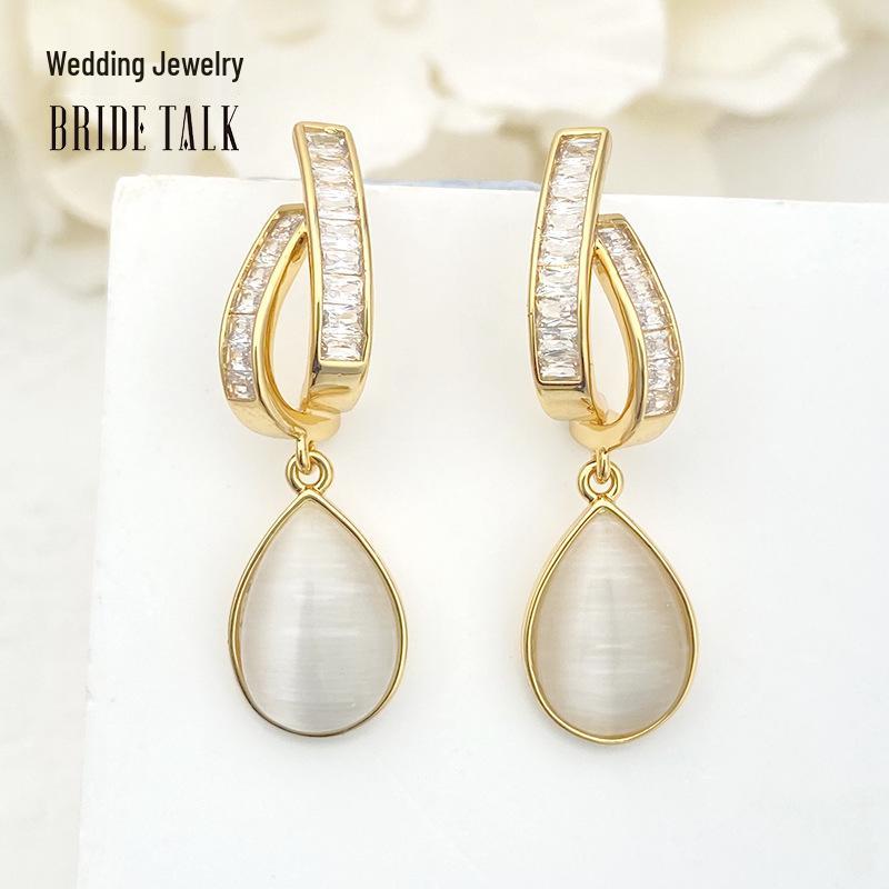 

Elegant French Cat s Eye Stone Stud Earrings: Unique, Versatile Design with a Touch of Fragrance Style