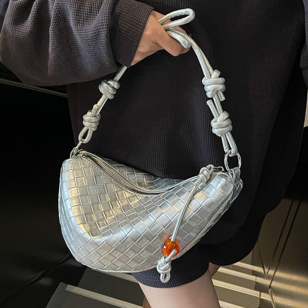 Unique niche woven bag women's 2025 new exquisite versatile messenger bag super fire shoulder armpit dumpling bag