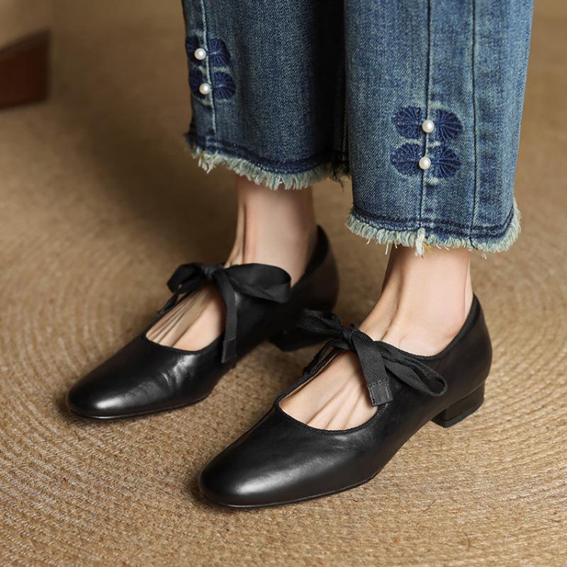 New Women's Casual Low-heeled Small Leather Shoes, Black Foot Cover and One Pedal, Square-heeled Low-top Beef Tendon Soft-soled Women's Single Shoes.