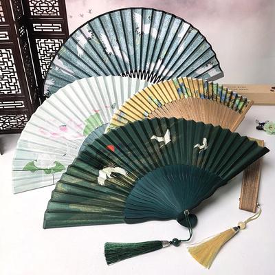 Traditioneller chinesischer Bambus-Faltfächer für Hanfu und Qipao