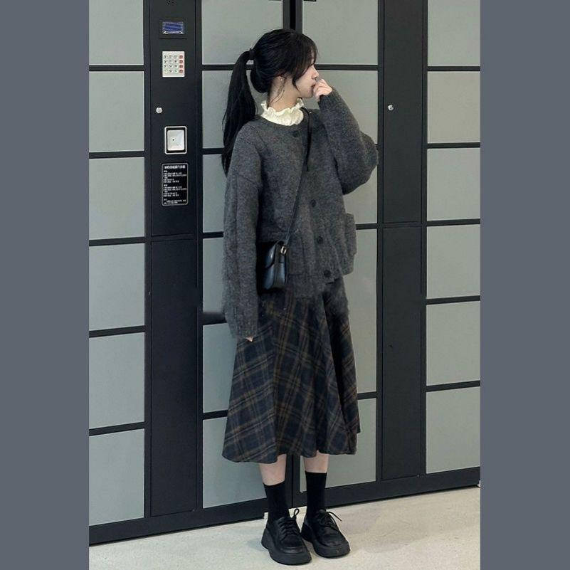 

Korean Style Woolen 3-Piece Set: Autumn & Winter Knit Top, Sweater, and Skirt Suit L (53-58kg)