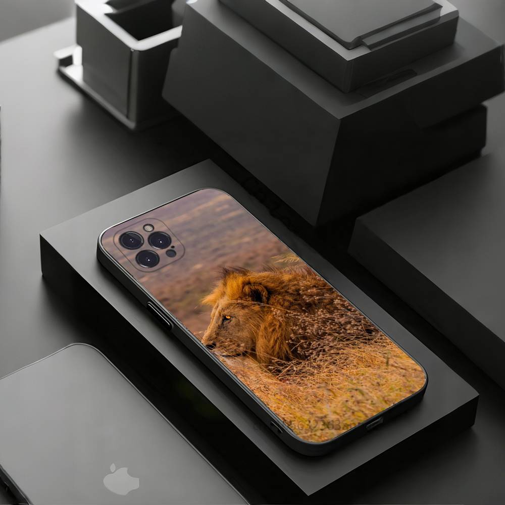 Lion Pattern Phone Cases For iPhone 17 16 15 14 13 12 11 Pro Max Plus Luxury Camera Protection Plastic