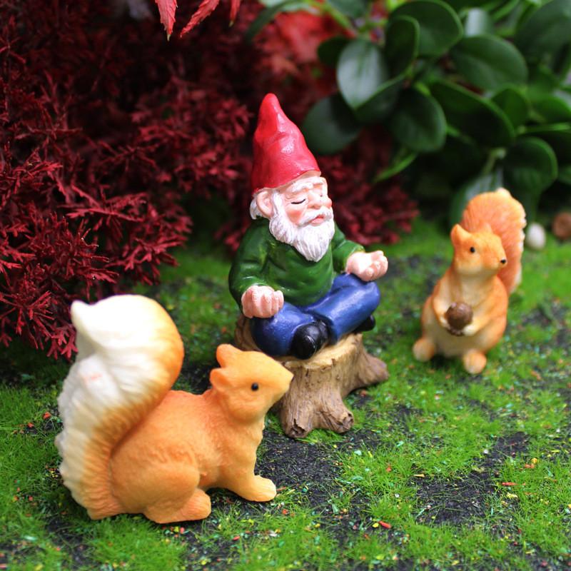 Resin Micro Scene Ornament Dwarf And Squirrel For Garden Decor Indoor Display