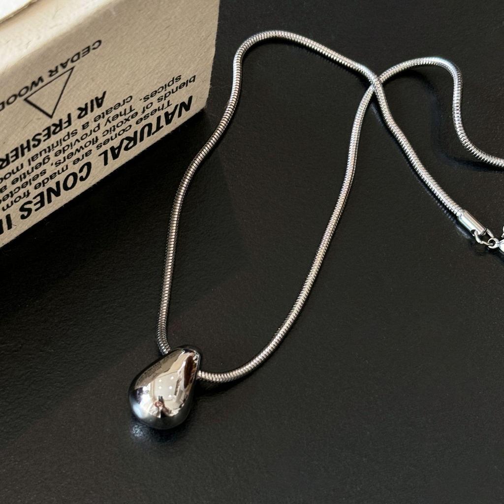 Colier Picătură de Apă Gol: Colier elegant pentru claviculă pentru femei, pentru purtare zilnică