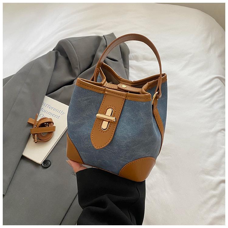 Large-capacity Contrasting Color Bucket Small Bag Women's 2025 New Fashion Hand-held Versatile Messenger Bag, Premium Texture Shoulder Bag