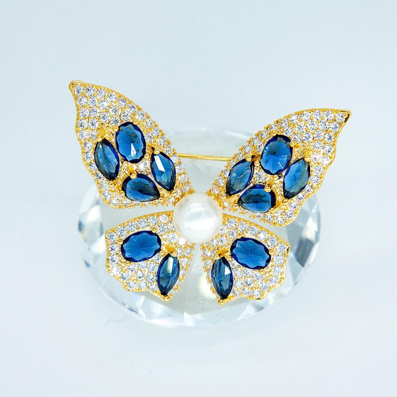 Luxury Butterfly Brooch Fashion Pearl Pins For Women Zircon Accessories Suit Coat Wedding Gifts Crystal Insect Jewelry