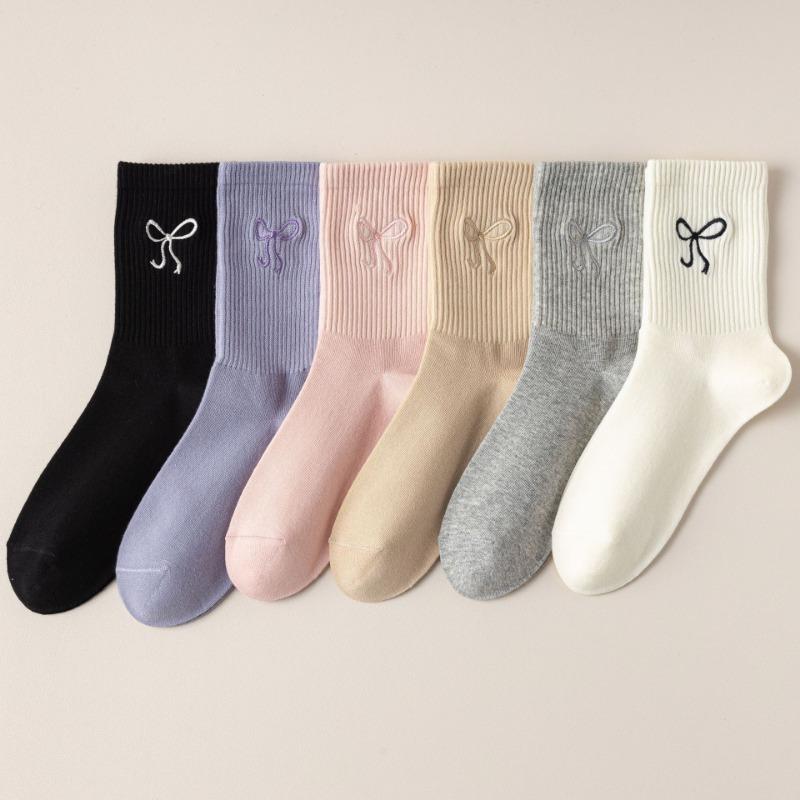 Women's Autumn and Winter Embroidered Bow Mid-calf Socks Breathable and Sweat-absorbing Long Calf Socks
