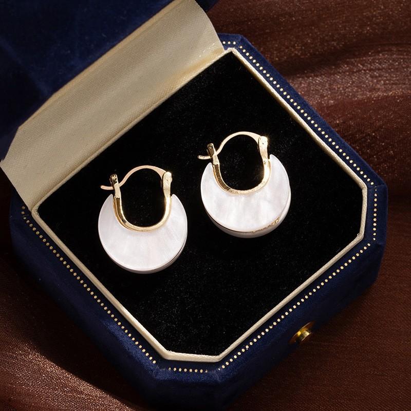 High-End Light Luxury Letter U-Shaped Shell Earrings Design Niche Unique Stud Earrings Commuting Temperament Ear Buckle Earrings Women