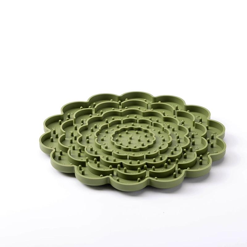 1pc Sunflower Pet Licking Pad Silicone Pet Slow Food Tableware Bowl Suction Cup Dog Licking Pad Slow Food Pad