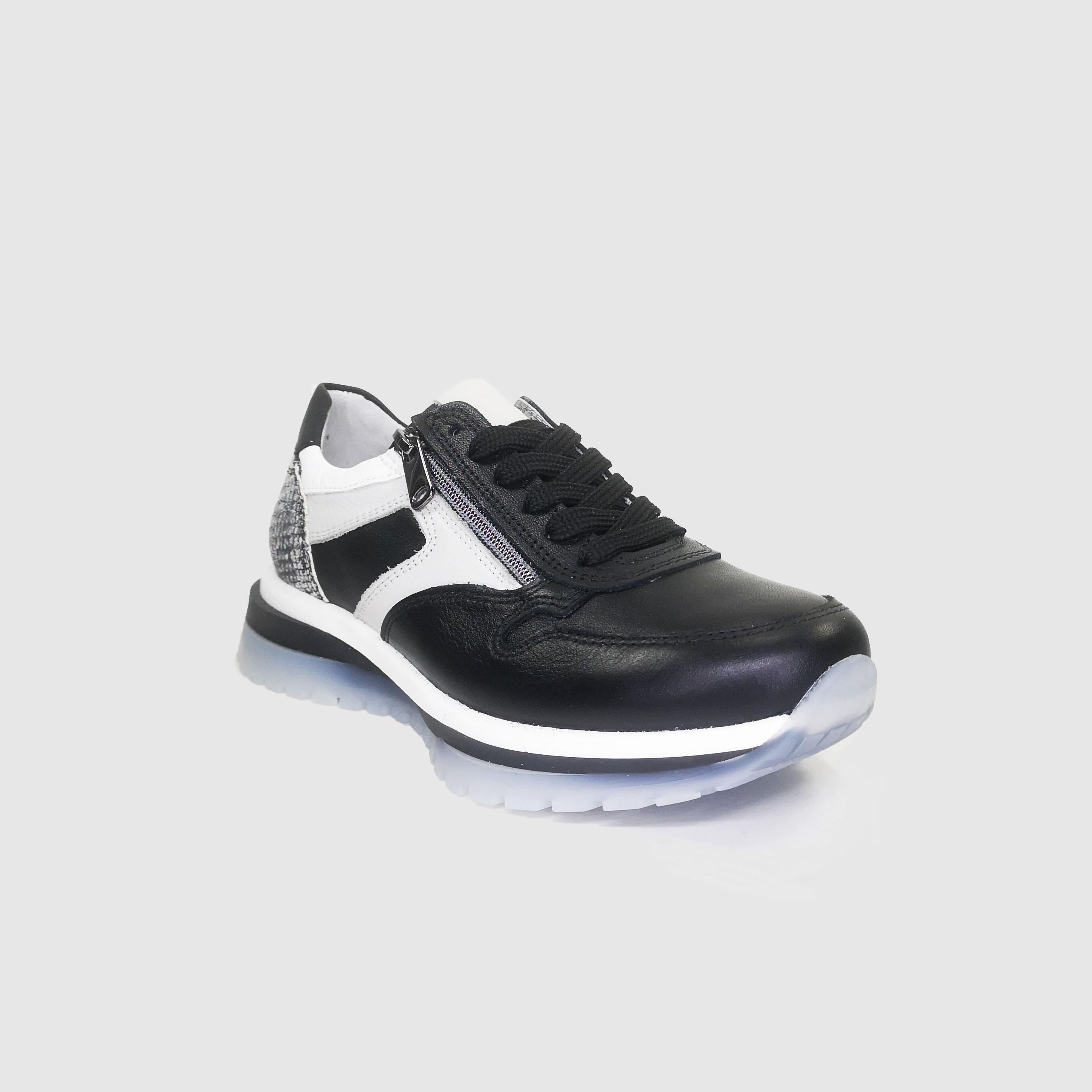 

Женские кожаные кроссовки Janest 113-2932