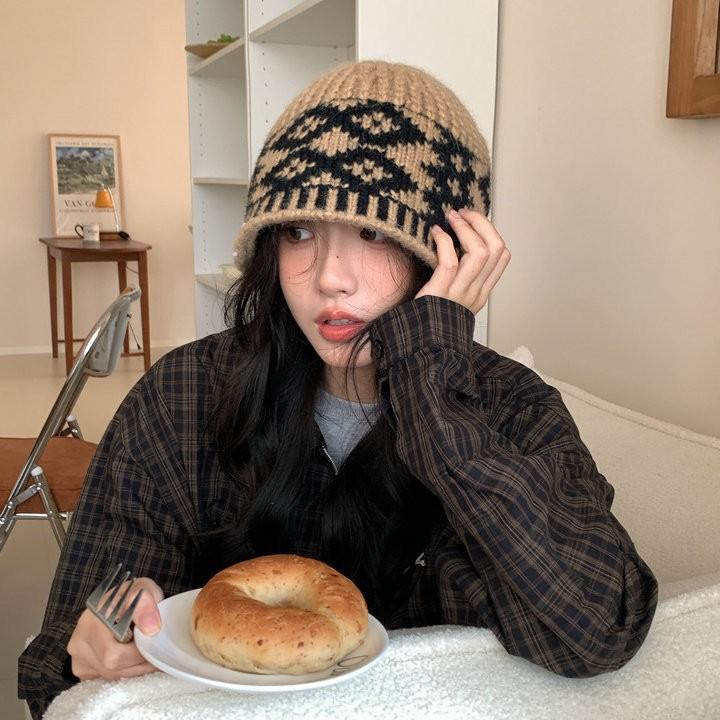 

Retro wool wool hat couple autumn and winter designer diamond jacquard warm knitted hat ear protector cold hat M（56-58cm） чорний