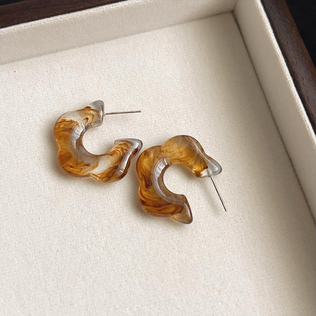 Vintage Maillard Coffee Earrings Women's Literary Temperament Acrylic Smudge Earrings Niche High-end Autumn and Winter Earrings