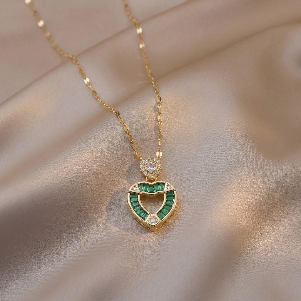European & American Style Women's Necklace: Copper with Micro-inlaid Zircon Water Drop Heart Pendant and Fashionable Clavicle Chain.