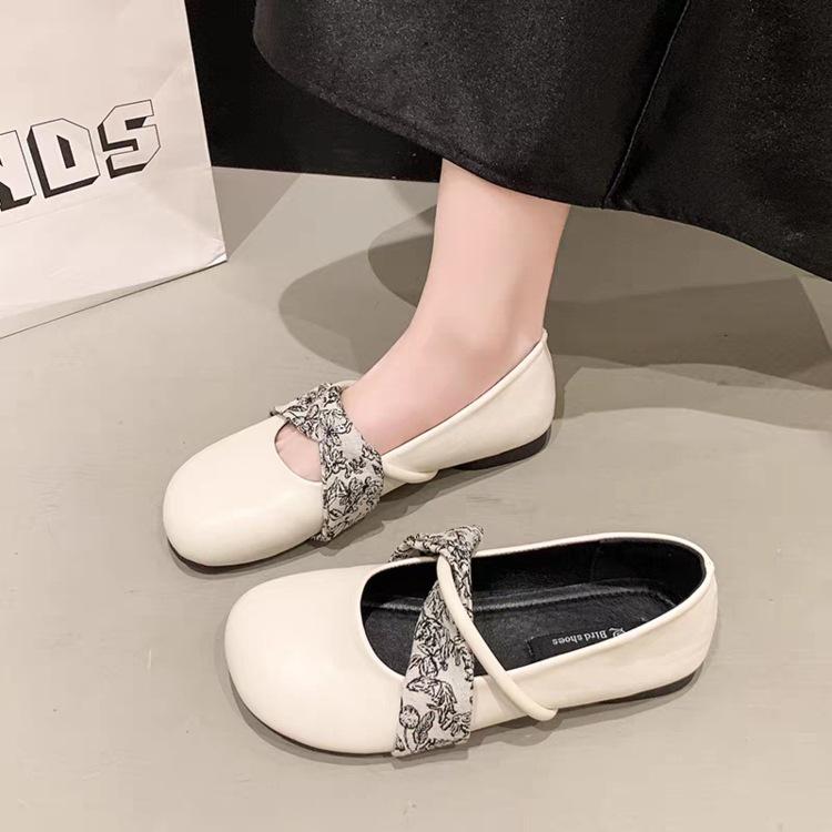 French round head temperament with skirt shallow mouth single shoes autumn new flat bottom non-slip soft leather Mary Jane shoes