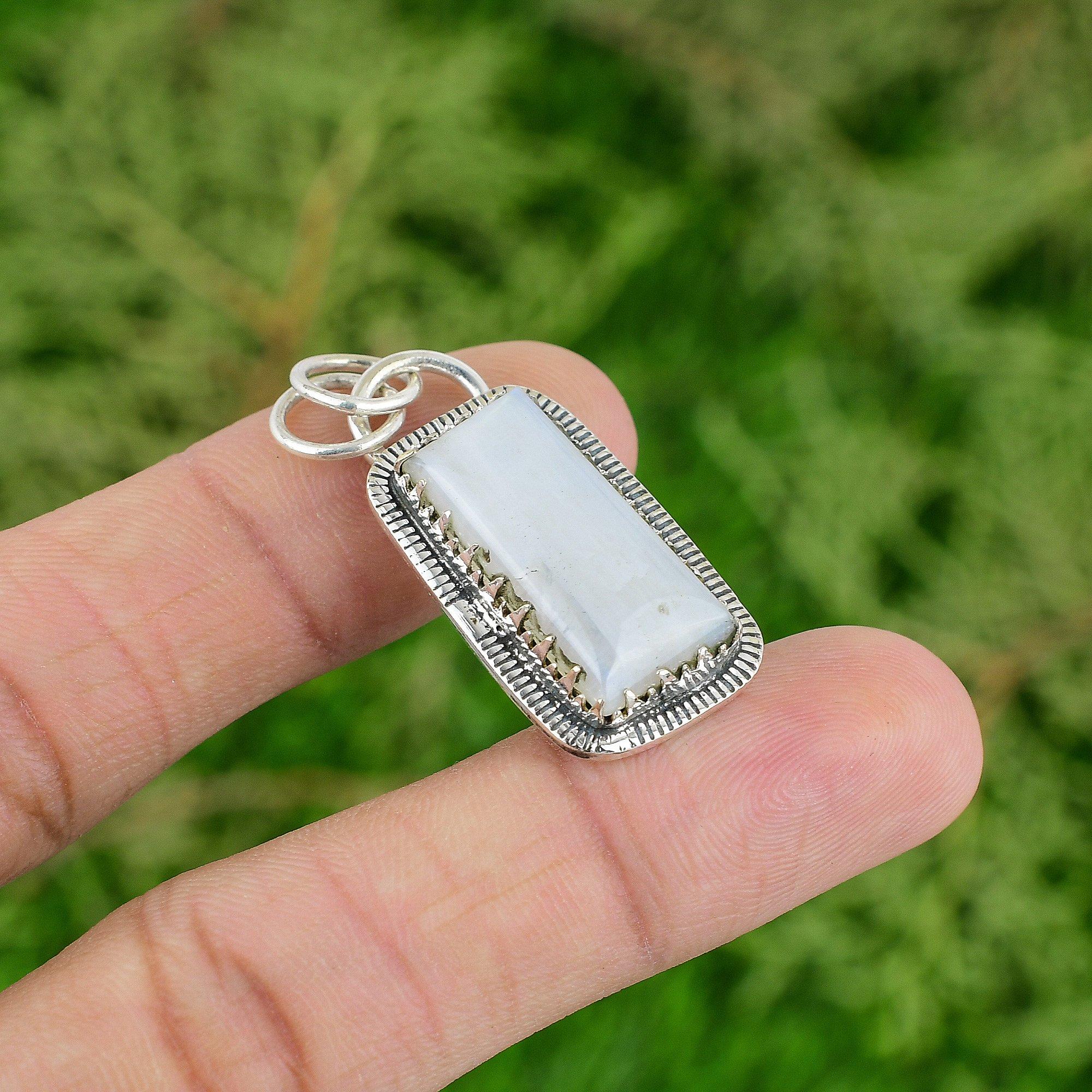 

Серебро 925 пробы Сияющая коронная чакра Радужный лунный камень Драгоценный камень Подвеска для жены Ювелирные изделия