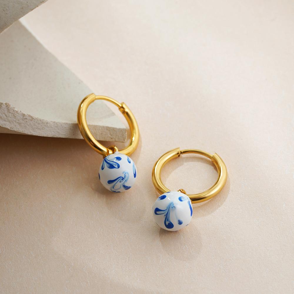 Vintage White&Blue Flower Enamel Beads Hoop Earrings for Women Gold Plated Stainless Steel Huggies Earring Creative Jewelry Gift
