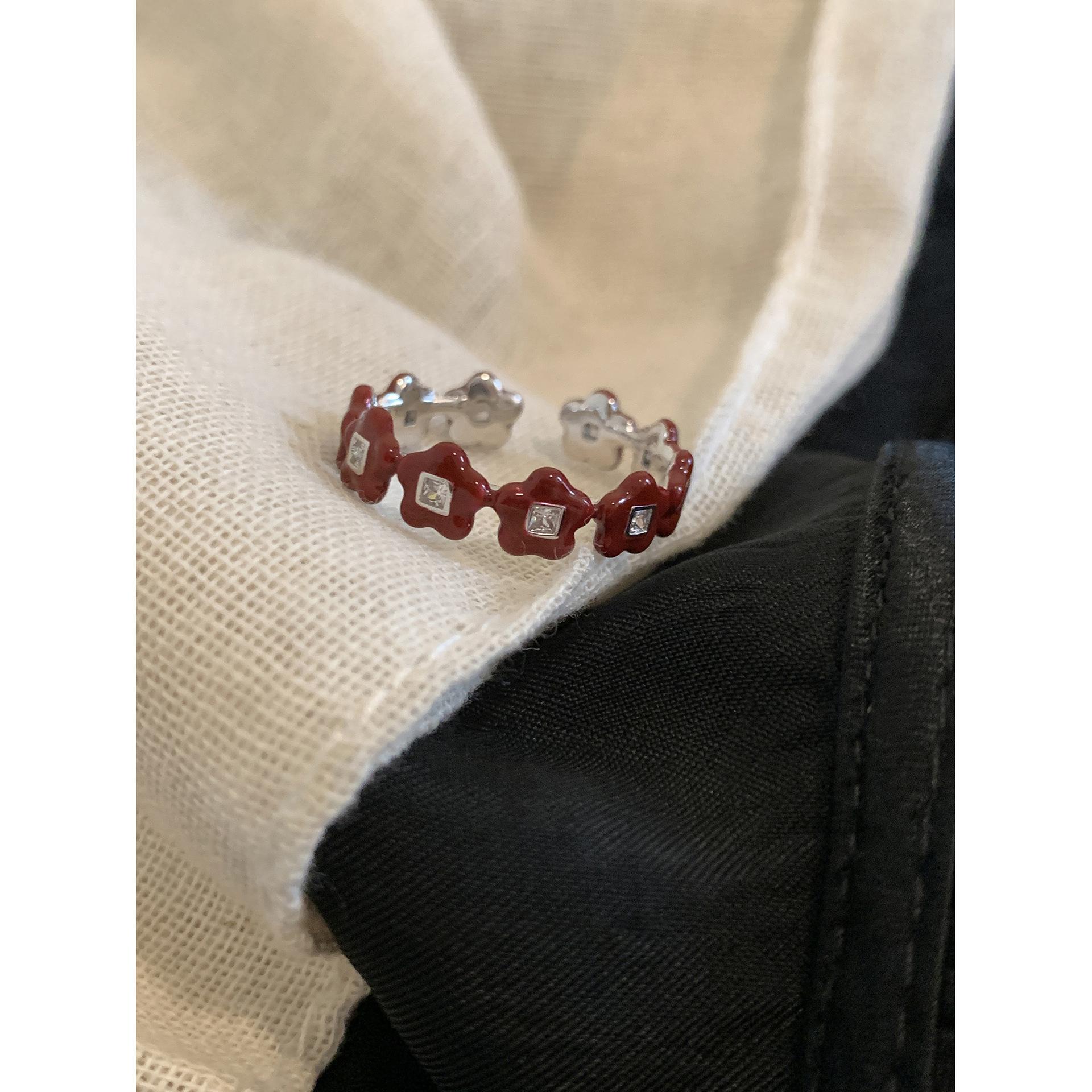 

Минималистичное красное кольцо с винтажным цветком для женщин, регулируемый медный дизайн для любого наряда J6157