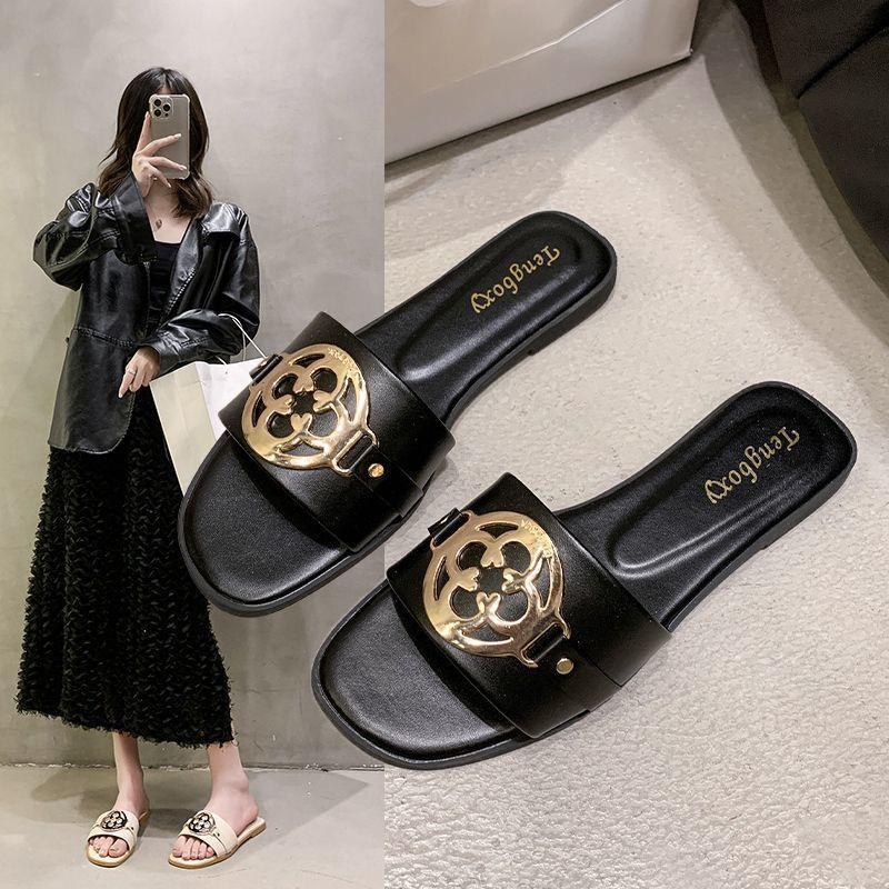 High-value new flat-bottomed seaside cool slippers 2025 summer Internet celebrity versatile one-word slippers women's wear