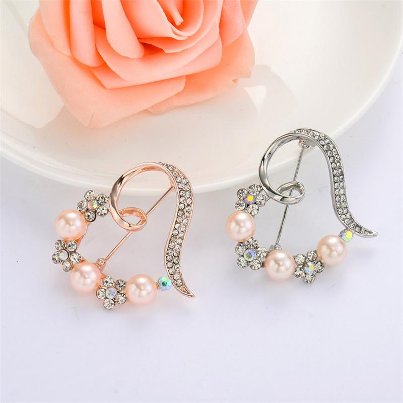Fashionable Temperament Rhinestone Pearl Corsage Pin Clothing Alloy Heart -Shaped Brooch Pin