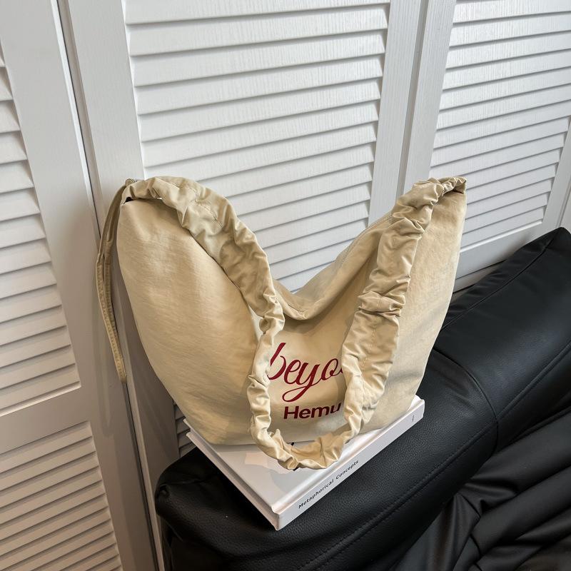 Large-capacity niche design personalized bag women's 2025 fashion commuter dumpling bag Korean simple single shoulder oblique span bag