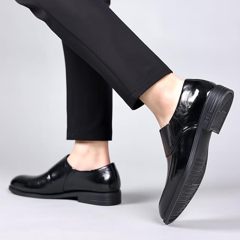 Chaussures en cuir pour hommes Chaussures d'affaires pour hommes Chaussures décontractées à la mode Chaussures de mariage à une pédale