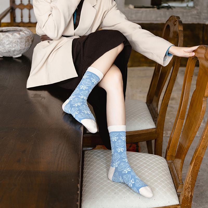 5 Paar Hoogwaardige Nieuwe Dames Lange Sokken Modieuze Driedimensionale Reliëfbloemen Schattige en Leuke Casual Sokken