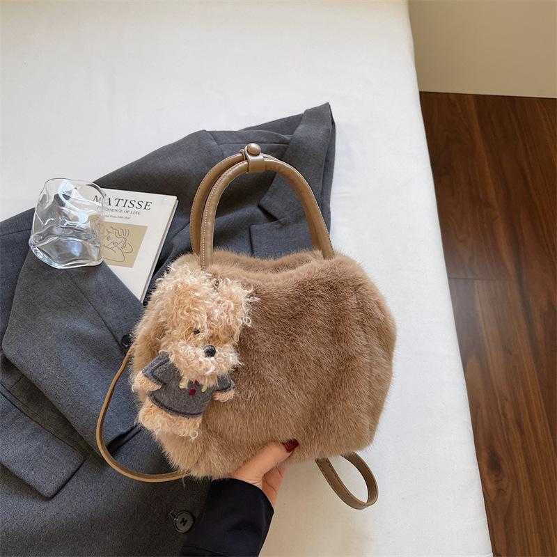 Autumn New Plush Bag Fashion Commuter Furry Messenger Bag Large Capacity Handbag Shoulder Armpit Bag