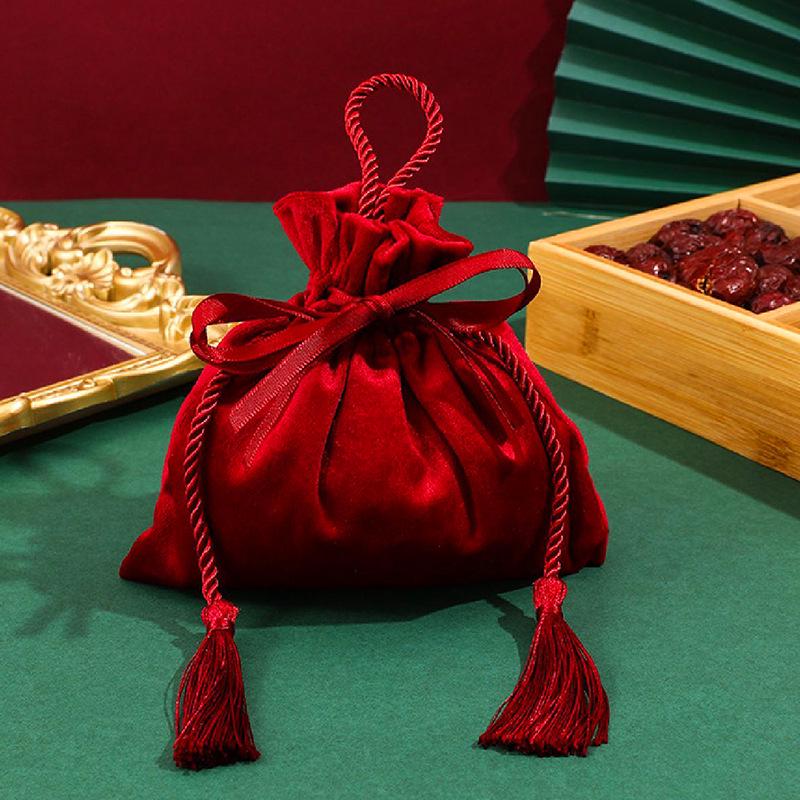 

Шелковый подарочный мешочек для конфет на свадьбу с завязкой 16x17 cm