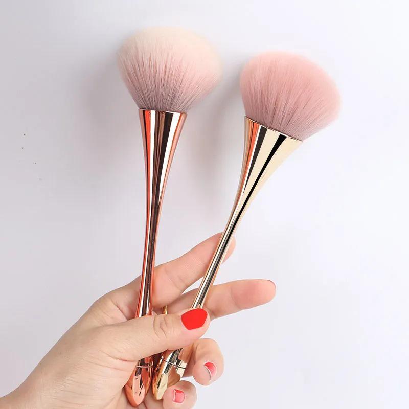 Golden Small Waist Extra Large Powder Blush Brush with Soft Dai Bristles