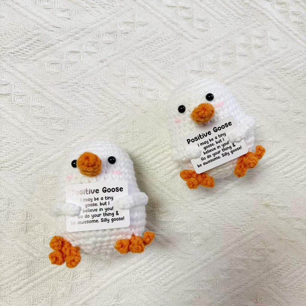 Niedliche Häkel-Emotional-Support-Gans Umarmungs-Puppe Desktop-Ornament Lustige Handgewebte Gestrickte Gänsevogel-Puppe Heimzimmer-Dekoration