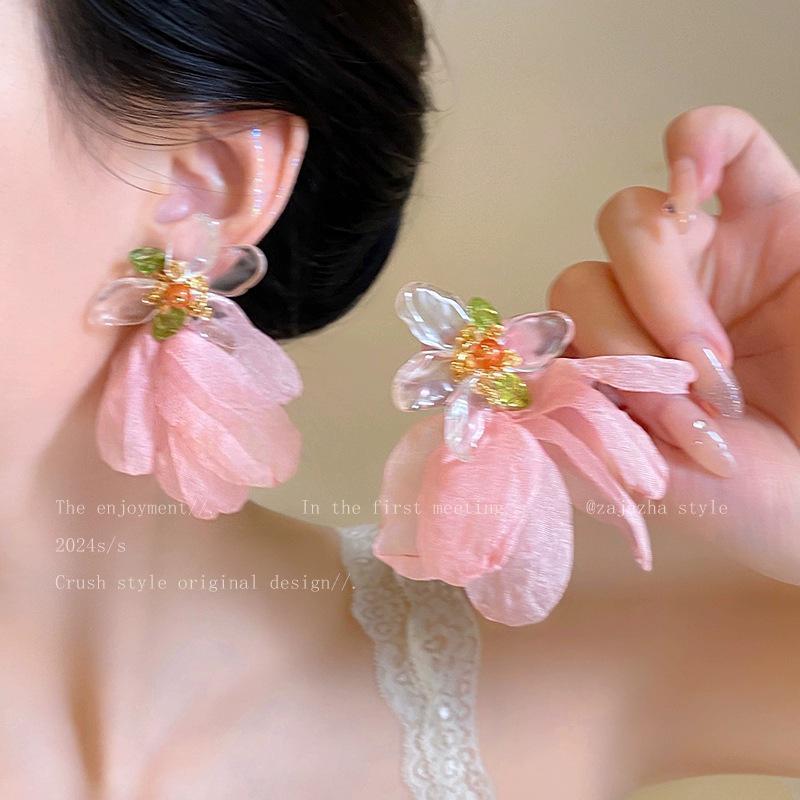 2025 Spring/Summer Floral Pearl Stud Earrings - Elegant Women's Light Luxury Edition