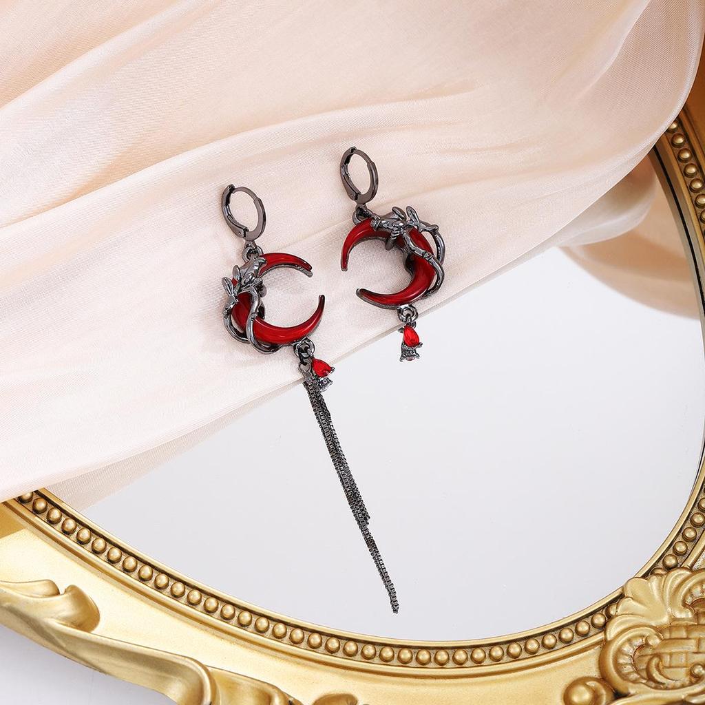 Mori-Style Dark Red Crescent Moon Asymmetrical Tassel Ear Cuff - Luxury Retro High-End Fashion Earrings