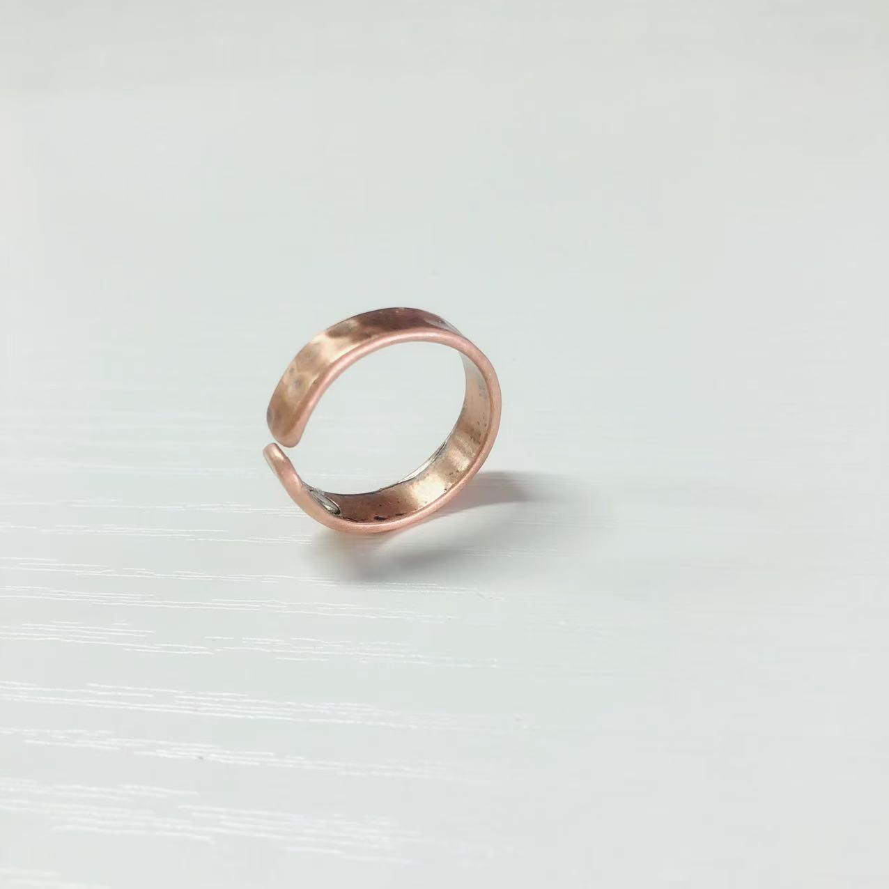 Античное бронзовое европейско-американское открытое кольцо для пары: Модный ретро-магнитный дизайн