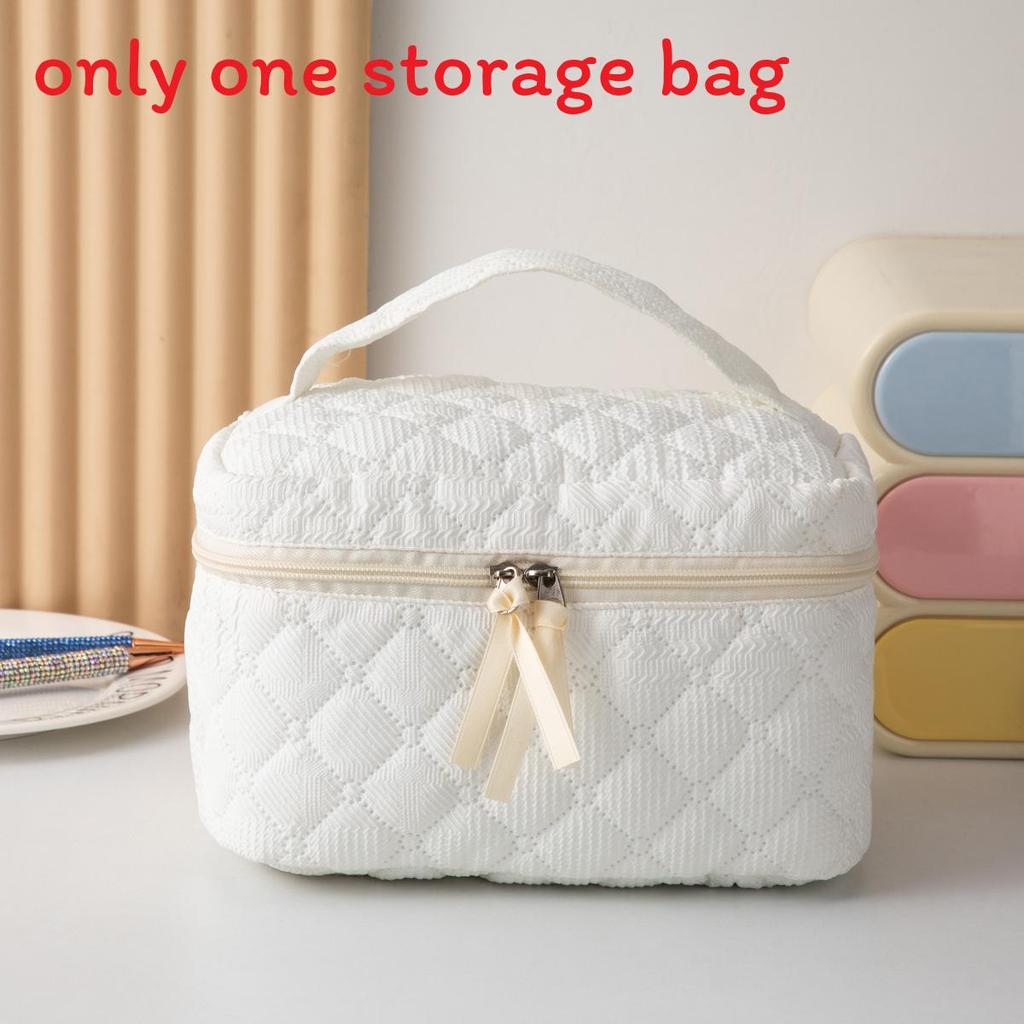 Polyester Travel Makeup Bag With Large Capacity And Zipper Closure For Women