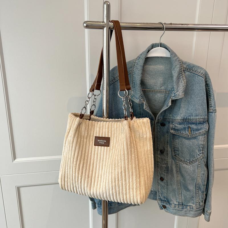 

Plush bag women s large capacity 2025 new autumn and winter versatile shoulder bag college students commute tote bag покинуть белый