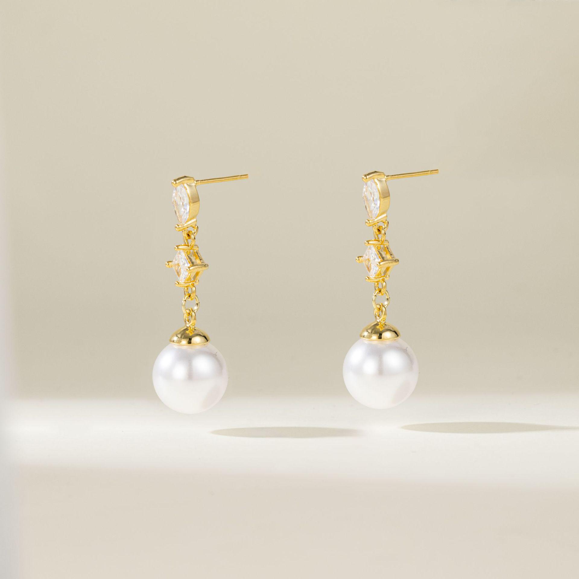 

Позолоченные серьги с жемчугом и цирконовой инкрустацией - Стильные и шикарные для девушек